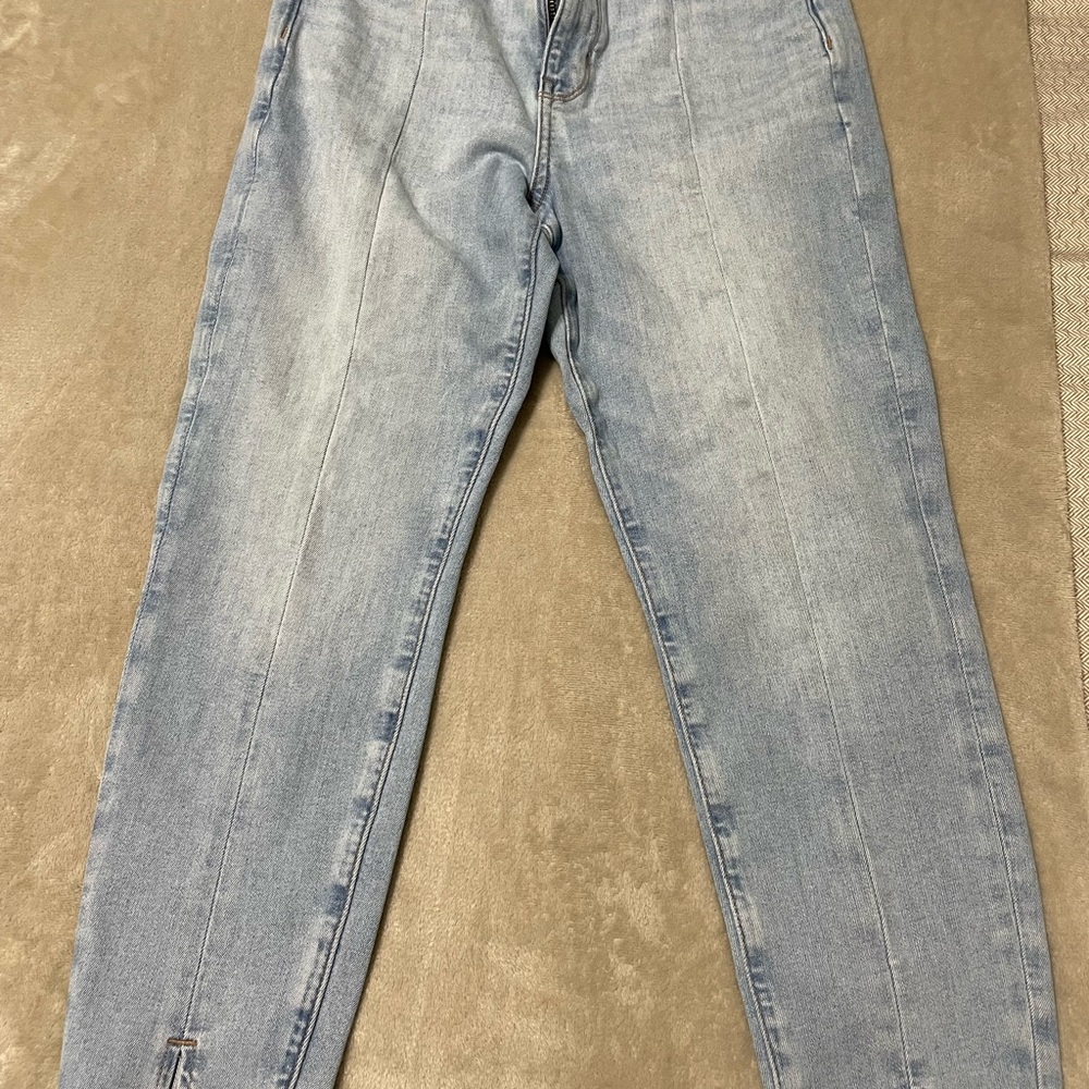 AMERICAN EAGLE 💙PETITE💙 Light Wash Women's Ankle Cropped Skinny Jeans.